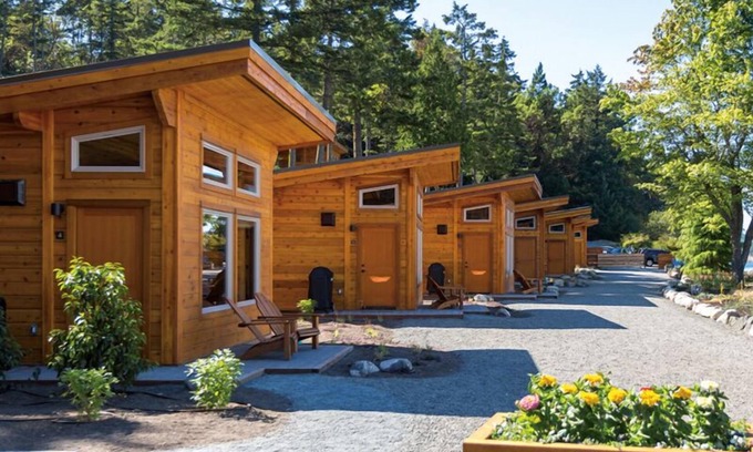 Friday Harbor Cabina | Snug Harbor Resort and Marina - One Bedroom Waterfront Cabin