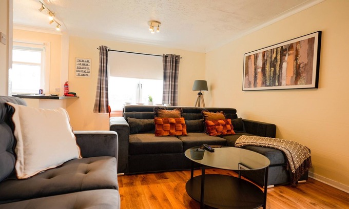 Chapelhall Apartamento | Snug Modern Apartment
