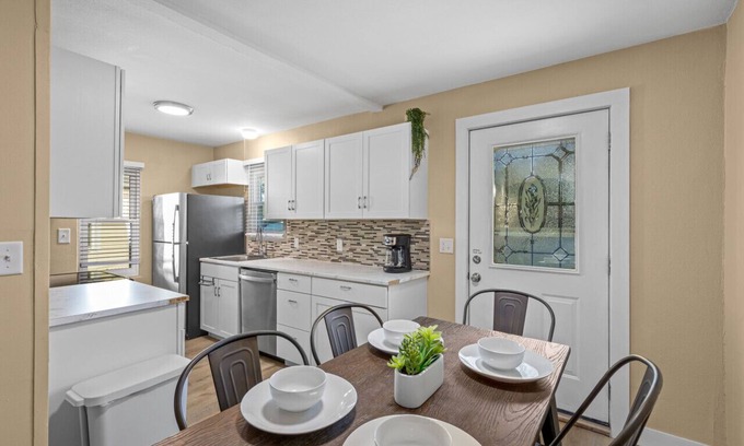 Central - Terry Casa | Snug, neighborly home perfect for your small group