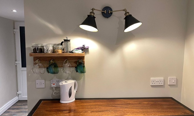 Dunmow Apartamento | Snug @ Stansted, Parking, Car Cleaning, EV Charging, 10min Airport Run