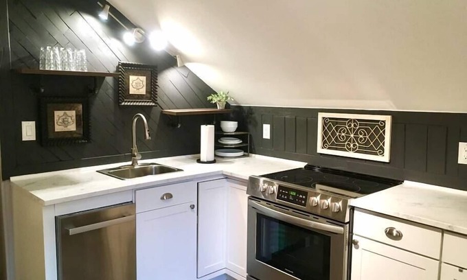 Long View Apartamento | Snug Studio Retreat- Near to Aviation museum and Highway
