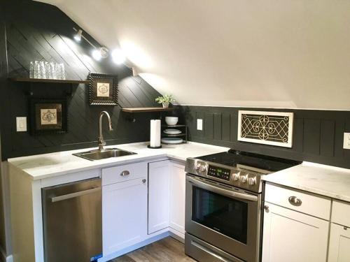 Long View Apartamento | Snug Studio Retreat- Near to Aviation museum and Highway