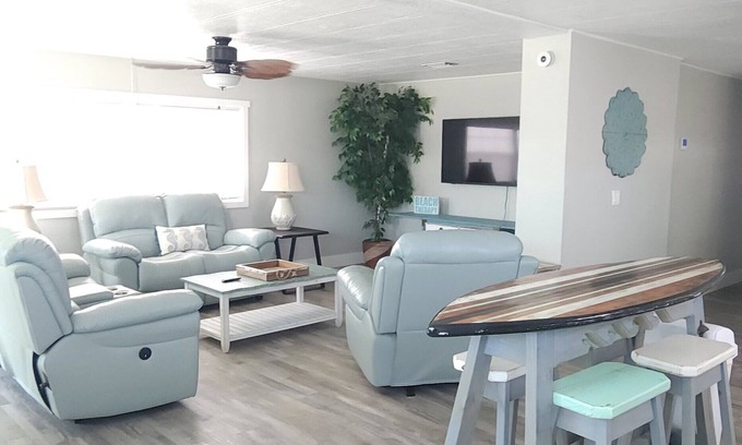Truckland Casa | So Beachy! A family and Pet-friendly Spacious Home