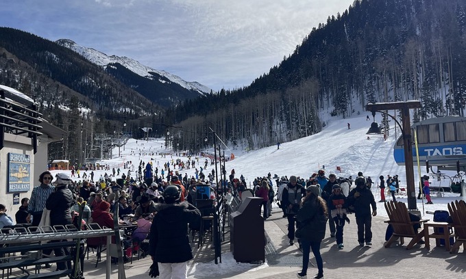 Taos Ski Valley Condominio | So Close to the Lifts at Taos Ski Valley