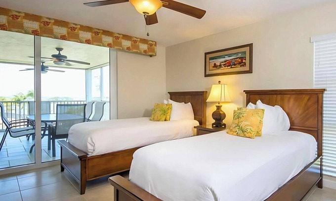 Marathon Hotel | Soak Pp the Sun by the Pool and Enjoy the Perks of your Own Kitchen!