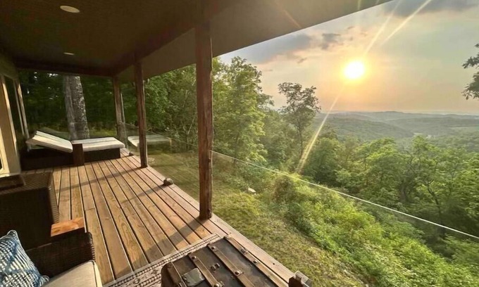 Mindoro Casa | Soaker Tub & Sunset Sugarloaf Retreat