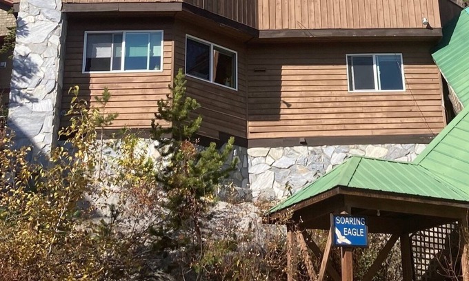 Big White Ski Resort Chalet De Esquí | Soaring Eagle Chalet, private hot tub, spectacular views