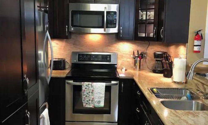 Paramount Condominio | SoCal Condo with Pool and Jacuzzi