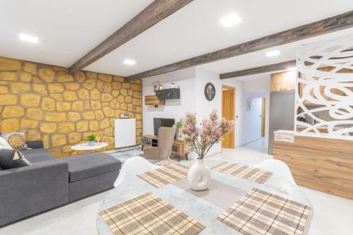 Pylos-Nestoras Apartamento | Socrates Terraced House
