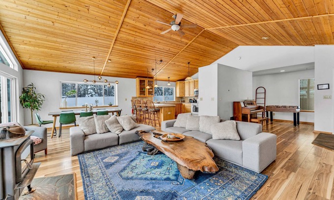 Soda Springs Casa | Soda Springs Getaway with River & Lake Access