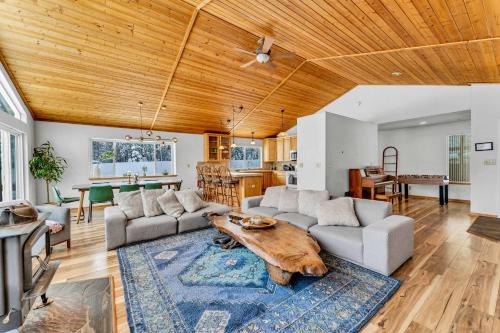 Soda Springs Casa | Soda Springs Getaway with River & Lake Access