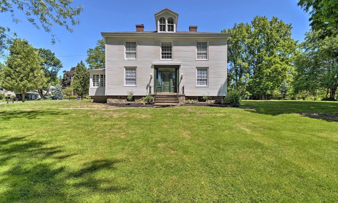 Sodus Point Casa | Sodus Point Historic Home ~ 1/2 Mi to Sodus Bay!