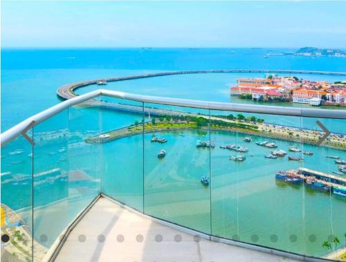 Santa Ana Casa | Sofa Bed Stay Rooftop Pool Gym, Avenida Balboa Next to Hilton