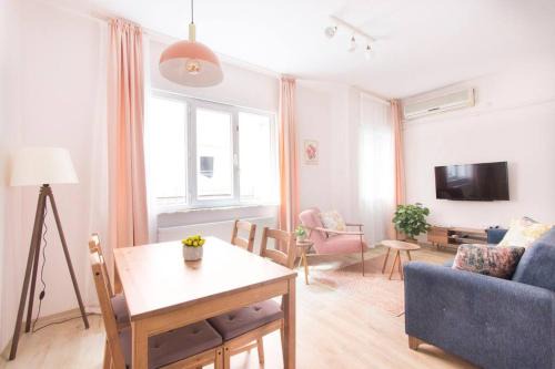Moda Apartamento | Soft modern inspiring flat in the center of Moda