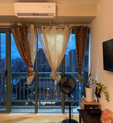 Highway Hills Apartamento | SOHO Central 1 Bedroom with Balcony near MRT EDSA SHAW PIONEER Greenfields SM Megamall Ortigas
