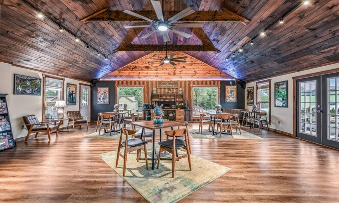 Sevierville Complejo | Sojourn Lodging