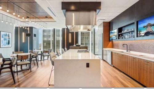 North Rosslyn Apartamento | Sojourn Rosslyn Gym Pool Rooftop & Free Parking
