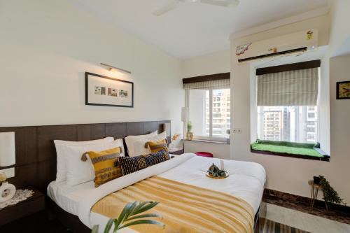 Indirapuram Apartamento | Sojourn stayz- stylish private studio with projector