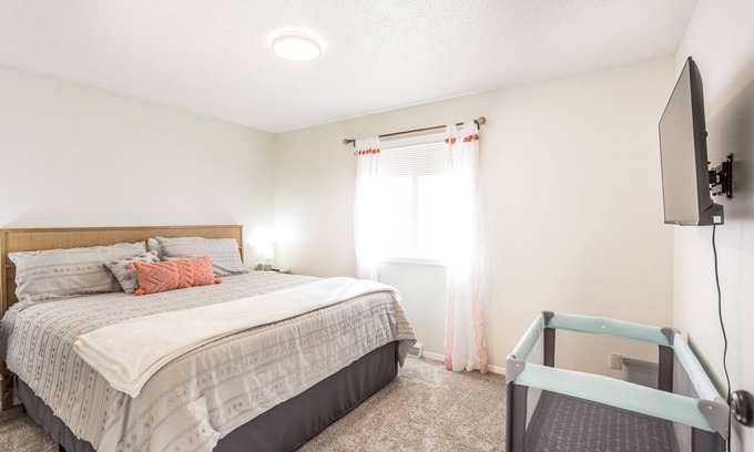 Sioux Falls Casa | Sojourners Cozy Retreat-Heart of SF-4bd | 2 ba
