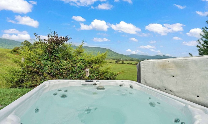 Etlan Casa | Sojourners Rest: Old Rag Views, Hot Tub, Fire Pit