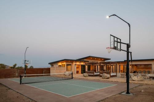 Yucca Valley Casa | Sol e Cielo Casa Una rare luxury oasis and pool