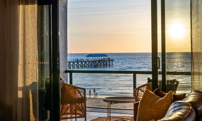 Henley Beach Apartamento | Sol Sands: Oceanfront | Balcony | Henley Beach
