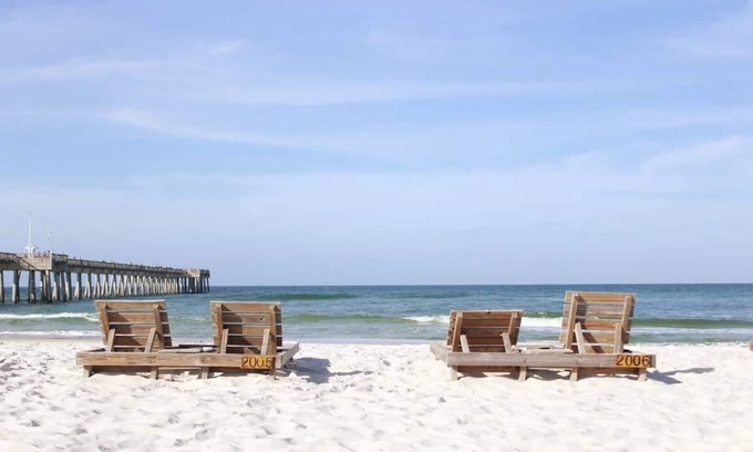El Centro Beach Condominio | Sol Seeker☀️2 bed 2 bath |Close to Beach🏖Large Deck🌴Beautiful Pool | Privacy