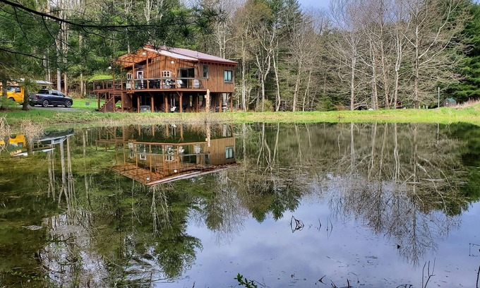 Spring Mills Cabina | Solar Cabin: A Modern, Off-grid Retreat on 100 Acres