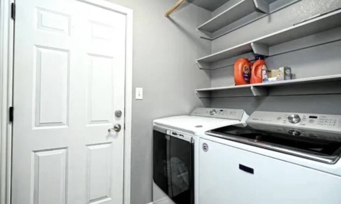 Marble Falls Casa | Solar Eclipse Find Little Tropical Paradise in peaceful quiet little town.