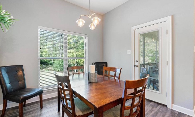 Greenbrier Casa | SOLAR ECLIPSE LISTING ONLY