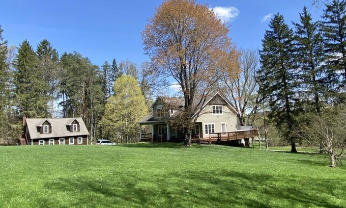 Cazenovia Casa | Solar-eV Country Home - Quaint Cazenovia!