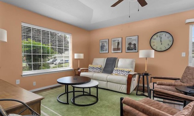 Keizer Casa | Solar Half-Plex with Chic Style in Country Glen