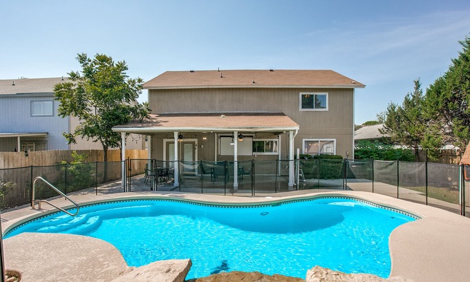 West San Antonio Casa | SA Jewel! Wfall Pool, Solar! Fire P, SeaW, Fies5