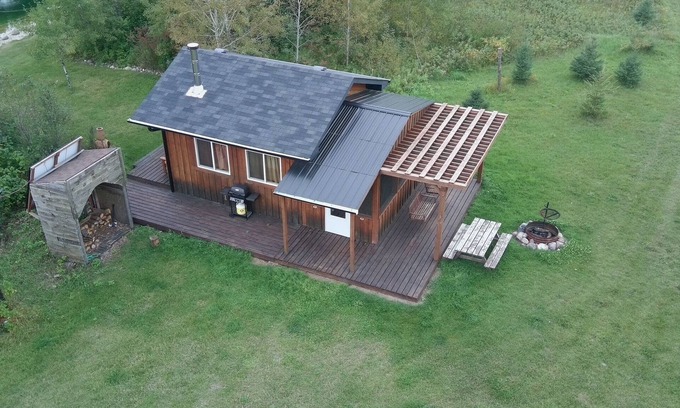 Manitoba Cabina | Solar off-grid with outdoor Pool, Sauna & cross-country ski trails