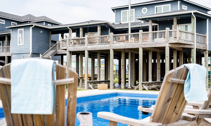Crystal Beach Casa | Solara Sands: Theater & Game, Steps to the Beach!