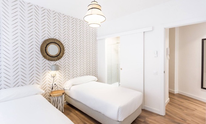 San Roque Apartamento | Soleado y agradable apartamento para 8 con parking