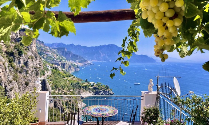 Conca dei Marini Apartamento | Apartamento SOLELUNA con terraza con espectaculares vistas al mar y Amalfi