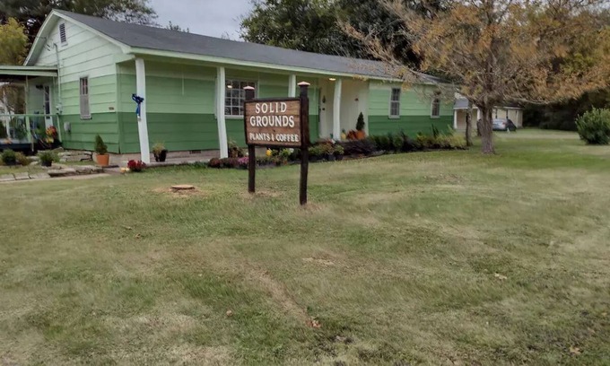 Savannah Casa | SOLID GROUNDS Eclectic house in small town