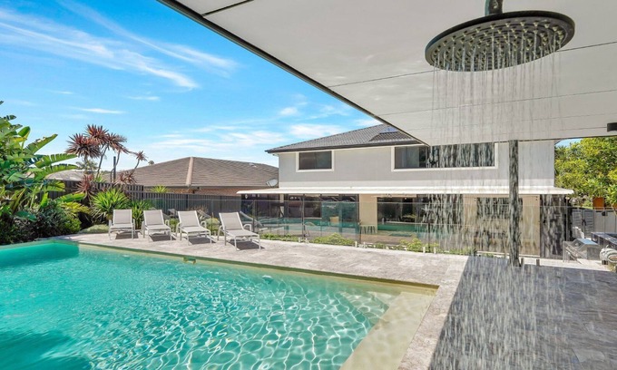 Wamberal Casa | SOLIS | pool, wifi, aircon| Accom Holidays