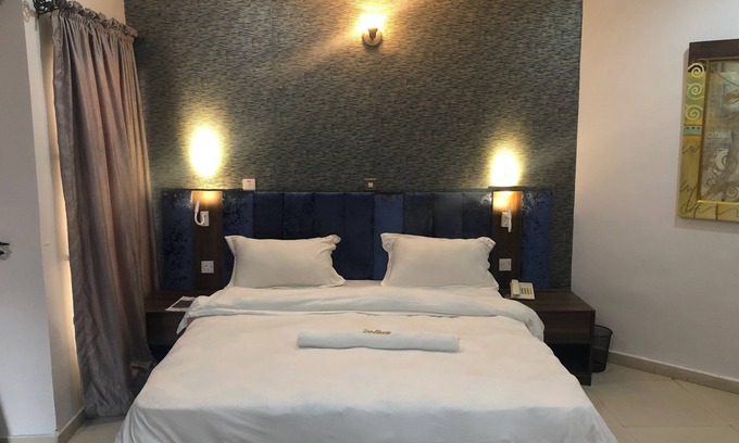 Ofin Hotel | Solitude Hotel Victoria Island