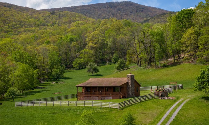 Doe Hill Casa | Rara vez visto granja en 172 acres en el condado de Highland