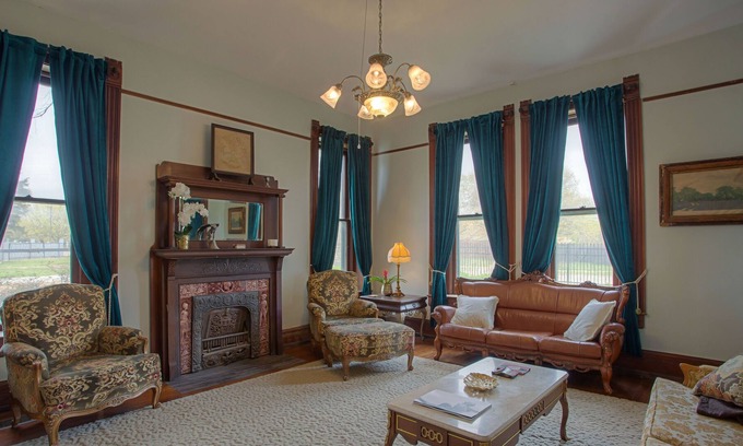 Waxahachie Casa | Solon Estate - Historic Stone House circa 1894