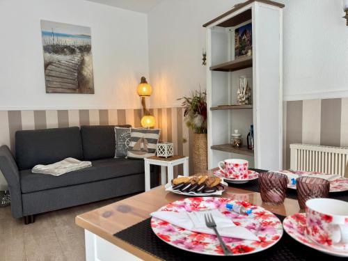 Schoenhagen Apartamento | SOLund - Sonne im Herzen - ruhige und sonnige Ferienwohnung mit Terrasse und Garten nahe Strand und Ostsee