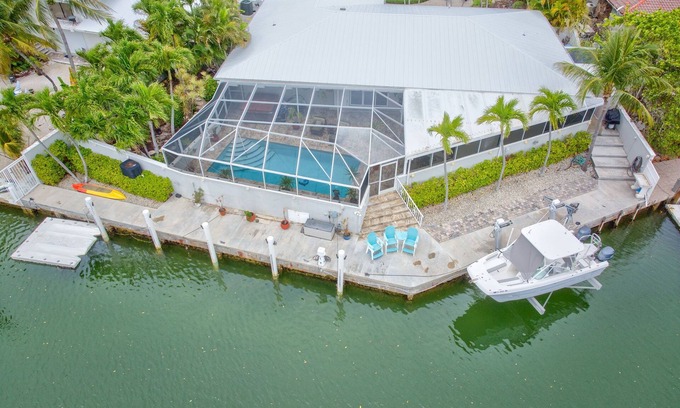Marathon Casa | Sombrero Shores ~ Waterfront Oasis w/Pool, Hot Tub, 63' Dock & By The Beach