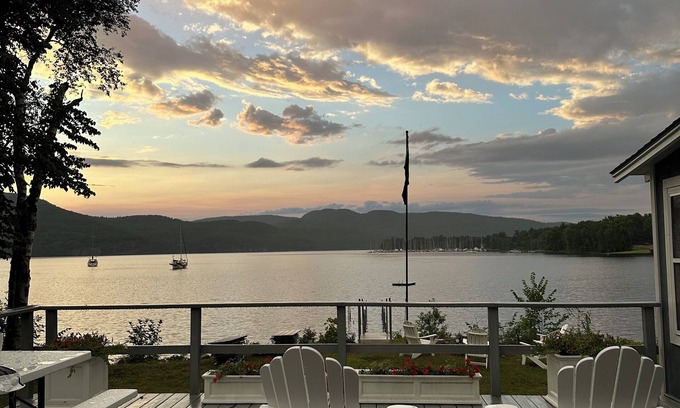Willsboro Casa | Una ubicación espectacular en la Gold Coast del Parque Nacional Adirondack.