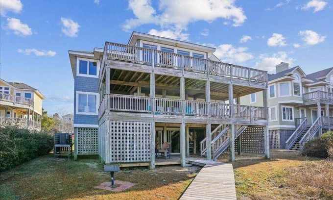 Monteray Shores Casa | 5 Bed, 3.2 Bath dog friendly soundfront home with hot tub