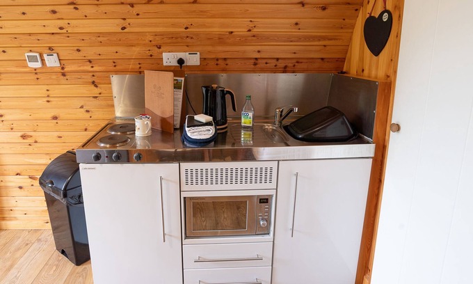 East Huntspill Apartamento | Somerset glamping pod with access to adventure activities.