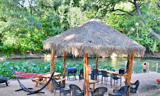 Sutherland Springs Cabina | Son's Rio Cibolo Glamping Cabin B