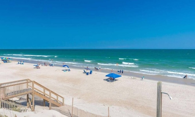 Topsail Beach Casa | Son Seekers - OCEANFRONT! 4 bedroom, 3 bath home with covered porches in