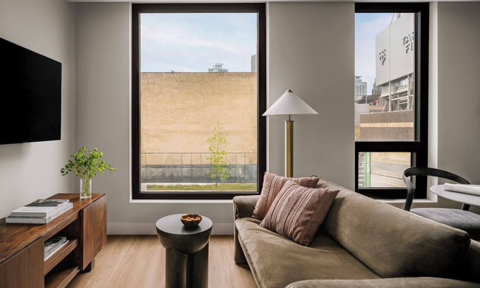 Warehouse District Apartamento | Sonder at North Loop Green | One-Bedroom Apartment w/ City View
